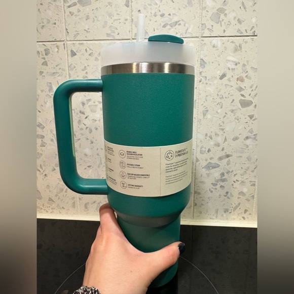 Stanley Green 40 Oz Tumblr. 💚 - Picture 2 of 4